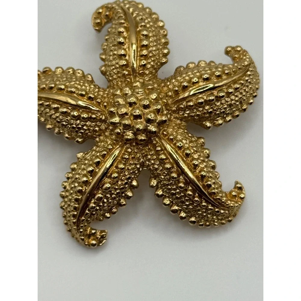 Vintage Monet Brooch Gold Tone Starfish Sea Life Beach Theme Pin
